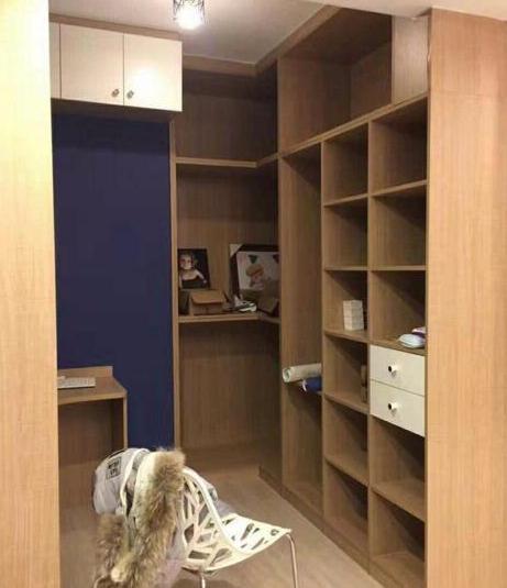 裸婚7年买了大房子, 这装修花了30万, 冰箱摆放区不错