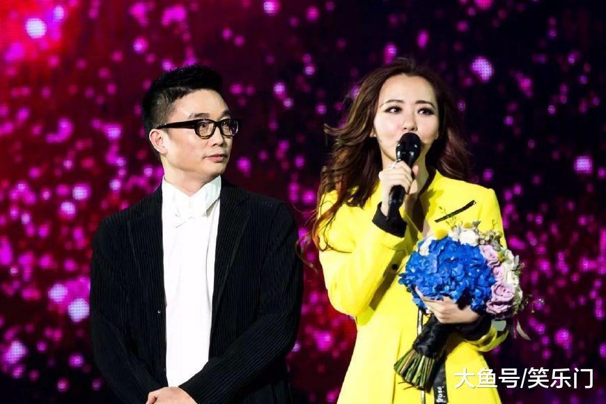 笑乐门 张靓颖曾经以《超级女声》季军出道.