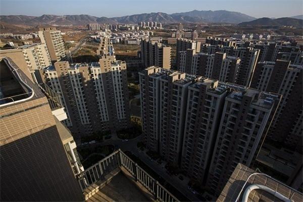崩盘后, 这出现800多万套空房无人居住, 房子卖出白菜价