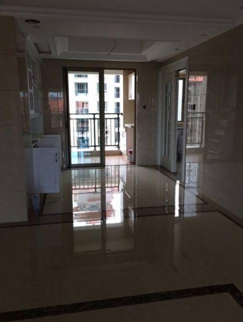 家具还未入场, 通风3个月后入住, 全屋贴瓷砖大气时尚吗?