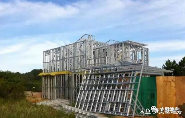 农村小伙只花30万建成轻钢别墅? 什么时候轻钢变得这么不值钱?