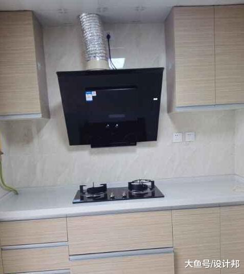 晒晒我家新屋, 有点丑, 但头一次见将阳台和客厅连起来!