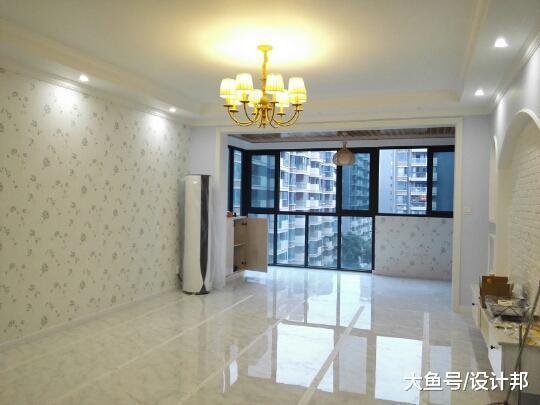 晒晒我家新屋, 有点丑, 但头一次见将阳台和客厅连起来!