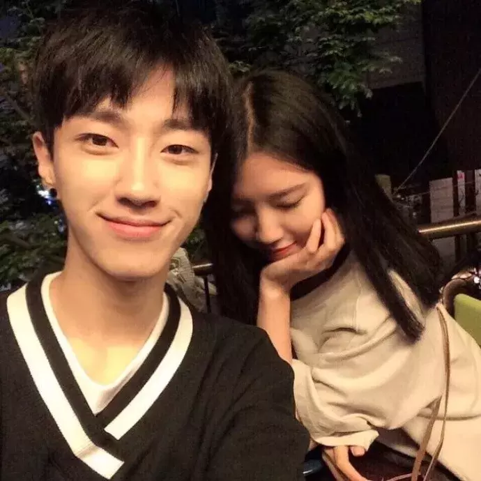 看着曾经的恋人喜欢上别人是什么感觉?