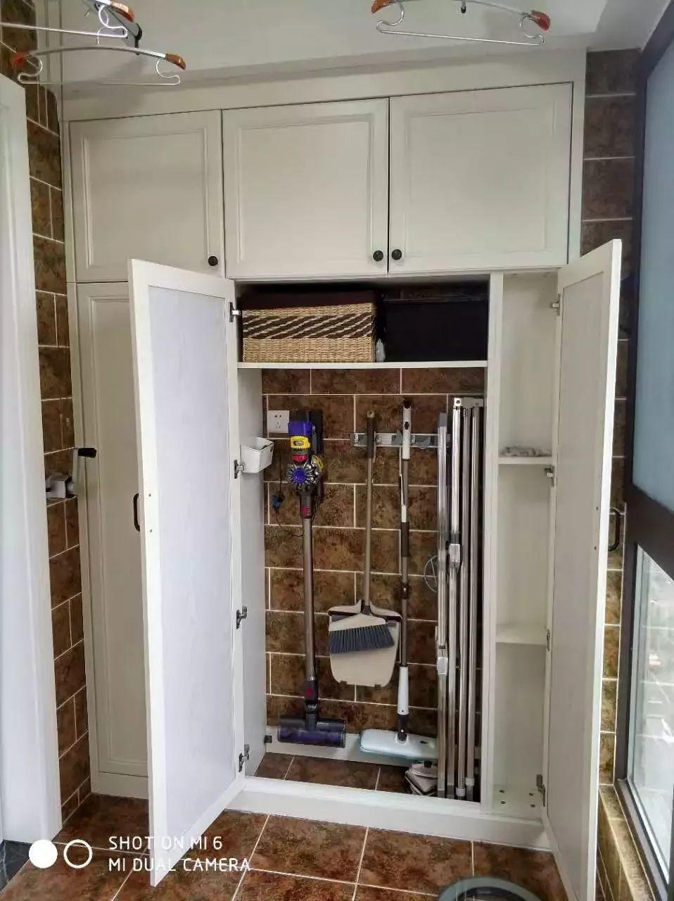 愁死了! 拖把扫把这些工具, 放哪里好呢?