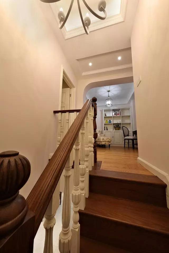 客廳的半堵電視墻和臥室的榻榻米飄窗, 讓我家很受喜歡