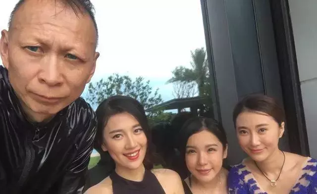 和陈坤赵薇是北影同学, 长得丑只能演反派, 娇妻却不输任何明星