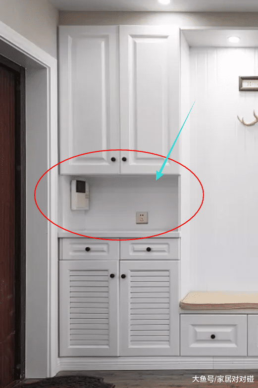 新年第一天, 终于入住新房! 进屋就被鞋柜设计迷住了, 客厅最漂亮