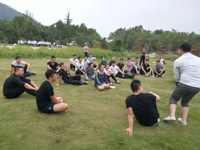 转门面网深圳分公司凤凰山户外拓展活动!