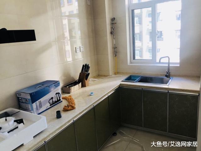 卫生间地方太小, 老公把热水器放在隔壁卧室阳台上, 太机智了!