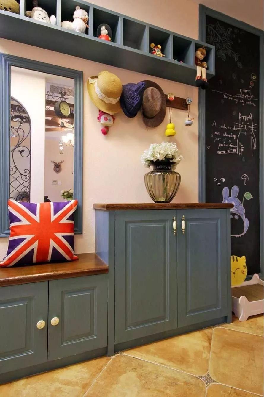 小户型墙面别只是刷上乳胶漆, 再做点收纳就实用多了