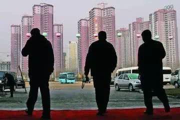 价格一降再降! 房子不主动降个几十万连个看房的都没有!