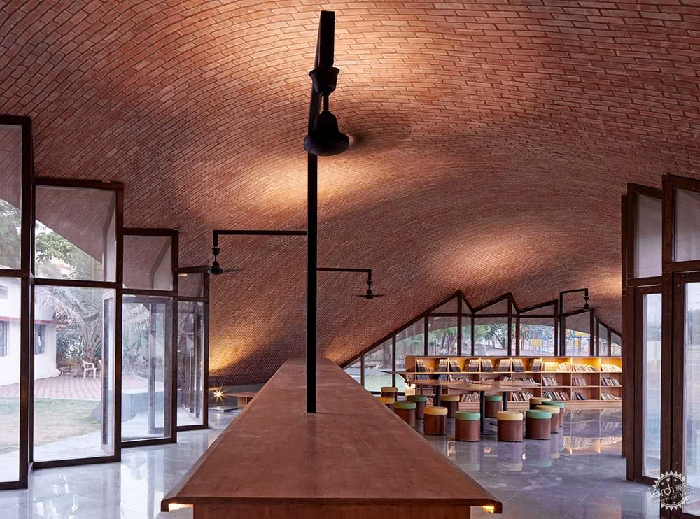 崛地而起的苍穹, 是孩子们知识的海洋