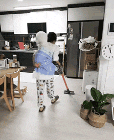 恐怕狗子才是亲生的, 我是捡来的