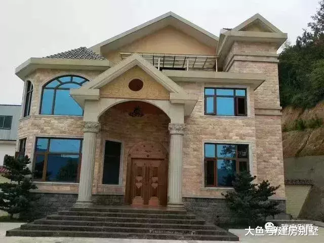 新农村发展好, 看到这10栋别墅就知道了, 比城里生活都安逸