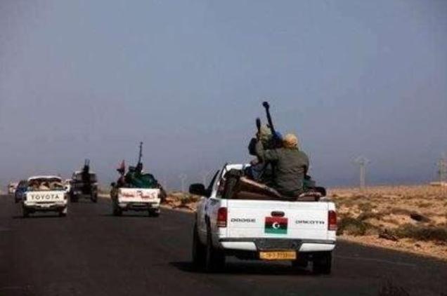 叙叛军遭美国抛弃, 着手“携款逃亡”, 遭俄拦截并损失严重