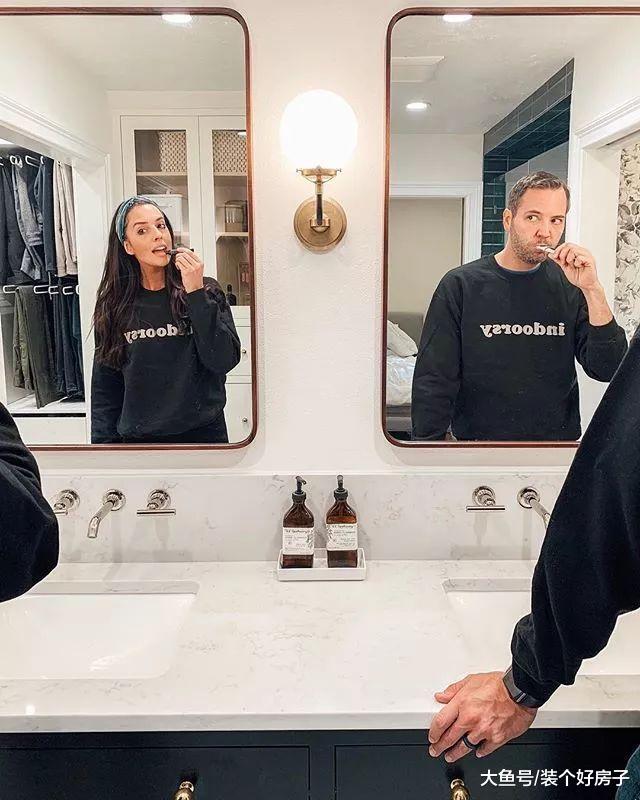 他为妻子和三个女儿, 打造了一个坐拥无敌湖景和十个房间的豪宅!