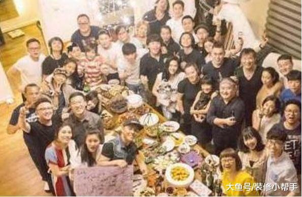 刘欢秀出自家的豪宅, 经常在家里唱歌, 餐厅能够几十个人一起吃饭