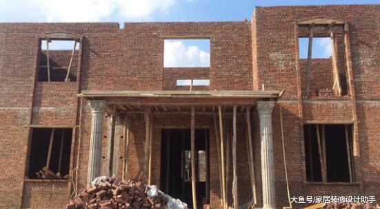 96年小伙只花15万自建两层半小洋房, 完工后朋友称赞有志不在年高