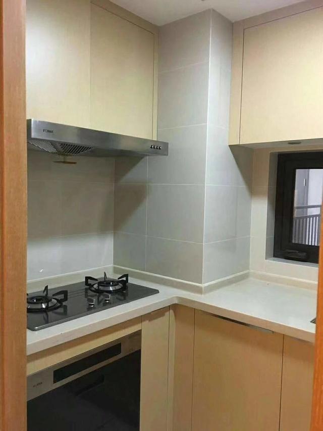 新房通风了一个月, 刚入住的85㎡新房, 客厅的原木地板很温馨