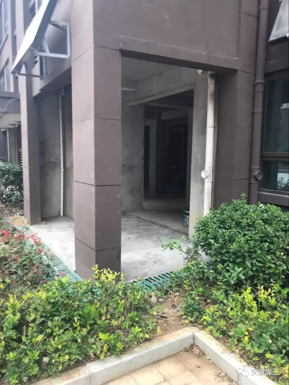 肥西某盘墙体开裂、鼓包! 楼梯腐烂! 业主怒控10大“罪状”触目惊心