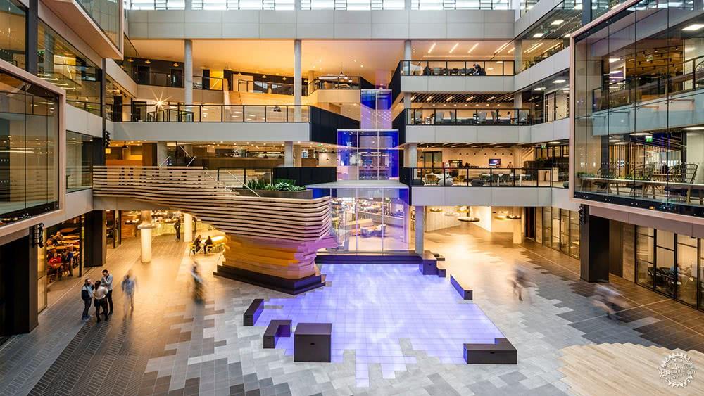 微软爱尔兰总部的数字瀑布