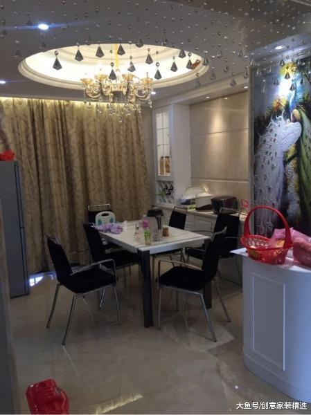 新房刚搬进去住, 下血本打造大理石背景墙, 却被吐槽像墓碑!