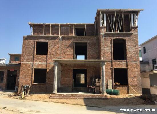 96年小伙只花15万自建两层半小洋房, 完工后朋友称赞有志不在年高