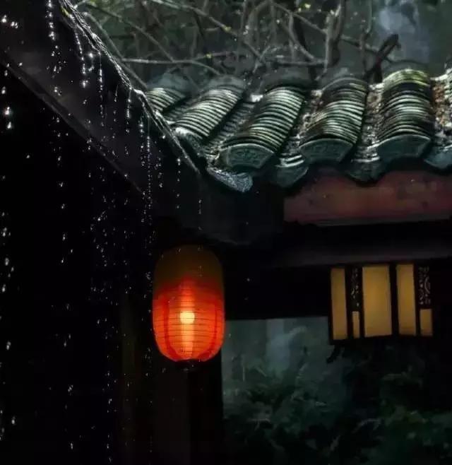 我想有个庭院, 作个闲人, 对一张琴, 一壶酒, 一溪云