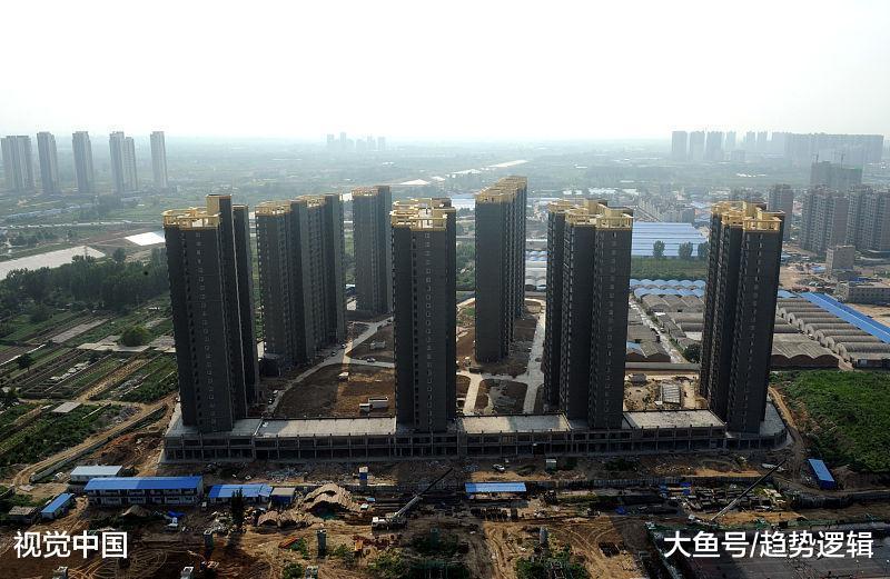 寒风中的郑州楼市: 10个月落户4万人才, 却拦不住房企要“活下去”