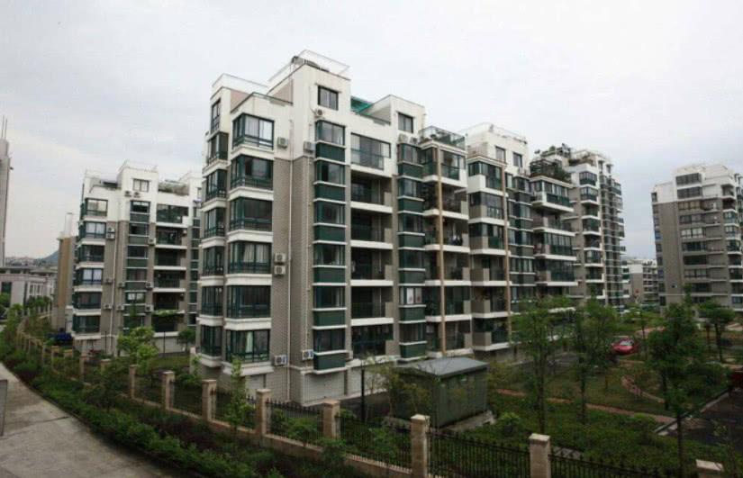 某楼盘坍塌, 购房者退房! 业主憋屈: 质量太差, 以后卖不掉呀