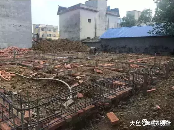记录双拼别墅建造过程: 两个月建好主体, 含人工费只花了30万
