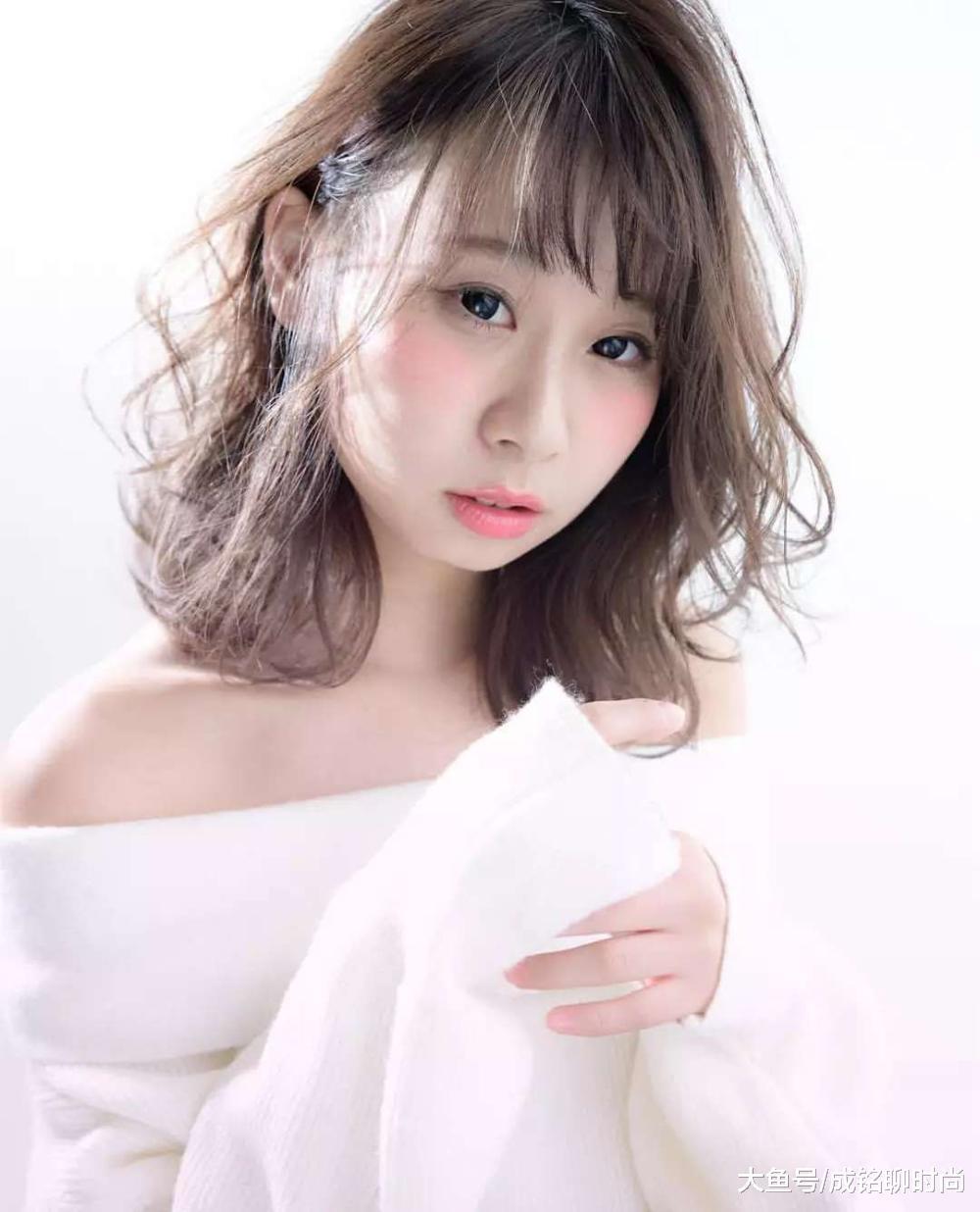 流行的塑形烫发该如何操作?