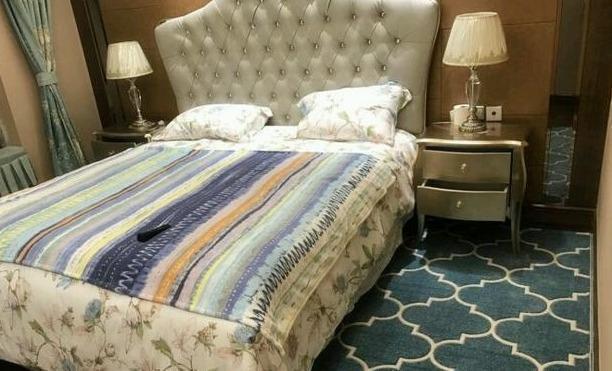 婆婆真豪气, 新房装修完送价值30万的家具, 光餐桌就2万多!