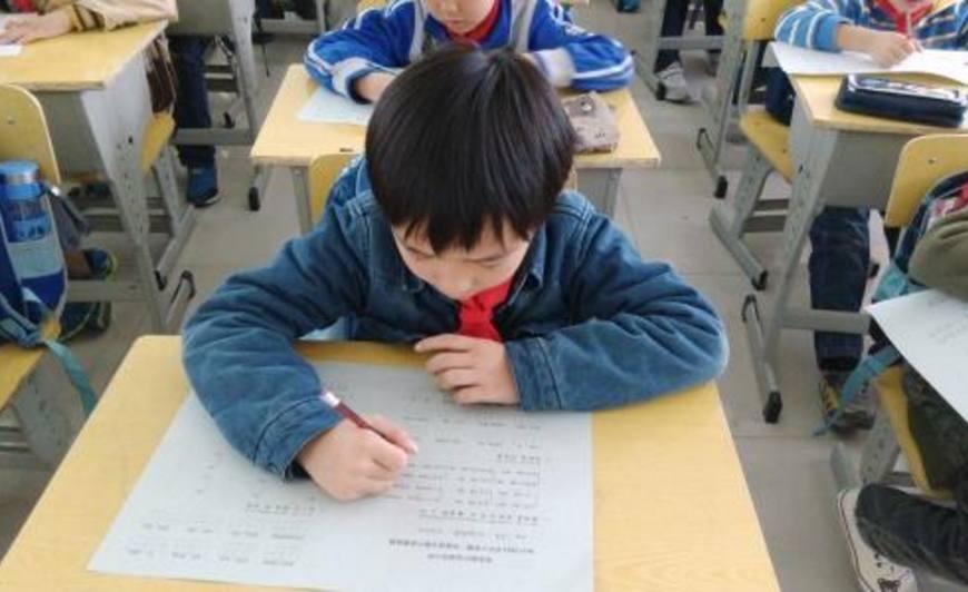孩子哭诉名字太难写, 考试88笔根本写不完, 网友: 其实父母文化低