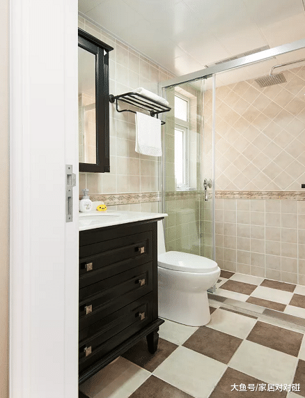 新年第一天, 终于入住新房! 进屋就被鞋柜设计迷住了, 客厅最漂亮