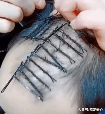 男子前额秃头, 让造型师改造一下, 最后看到效果爽快付钱