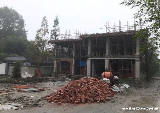 自己设计建造一栋三层小洋房, 苦了背井离乡出来讨生活的工人师傅