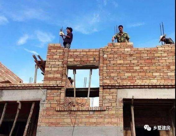 现在建房材料贵了可不止一点, 怎么自建房屋顶漏水反而厉害了?