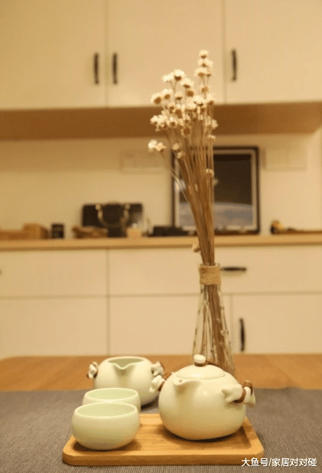 43㎡小宅, 硬在窗户旁挤出“小书房”, 真心实用! 全屋收纳绝了!