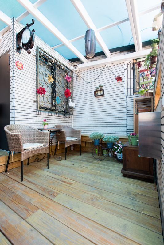 148平新家刚入住, 室内装饰还很简单, 最喜欢阳台了