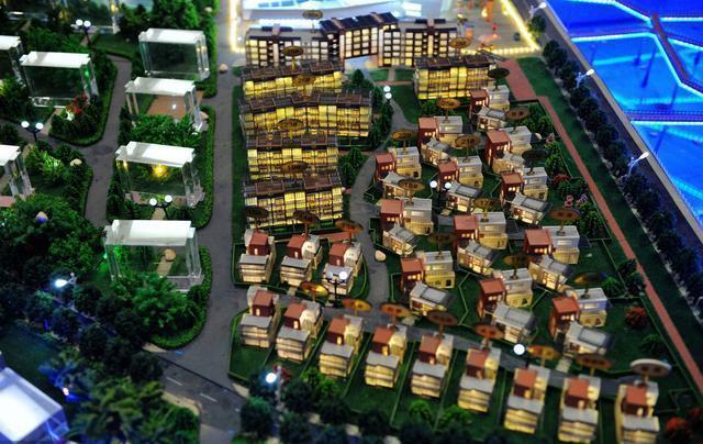 “只有房价直线上涨, 刚需族才会主动跳坑接盘! ”开发商真聪明!