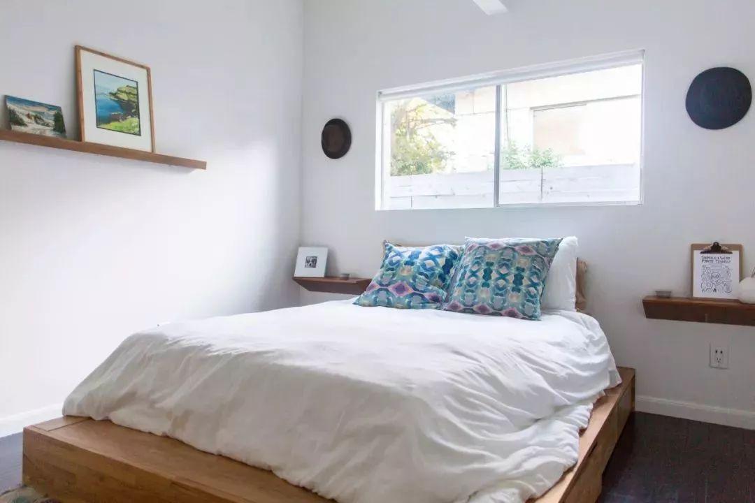 卧室不用床头柜, 怎么布置好?