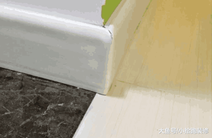踢脚线没有对齐, 师傅这样来处理, 我还能给他结账吗?