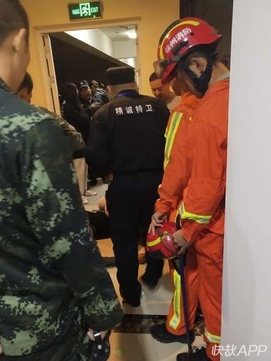 徐州铜山万达华府一电梯从16楼掉到14楼! 受困女业主被送医