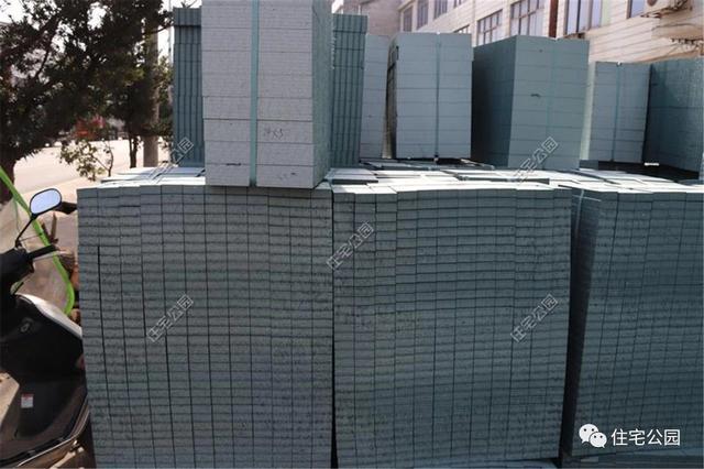 农村盖别墅, 北京小伙用挤塑板做外墙保温, 不用空调家里冬暖夏凉