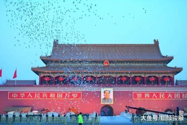 迎着新年第一缕阳光 见证2019年第一次升国旗仪式庄严时刻