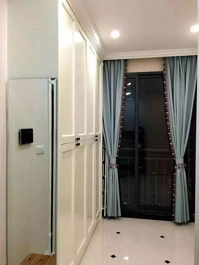 图省事石膏线简单绕一圈作电视背景墙, 没想到效果这么好