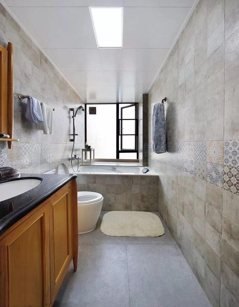 卫生间的毛巾往哪挂?