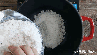 里面有最全的内容, 告诉你最正宗的盐焗鸡是如何做出来的!